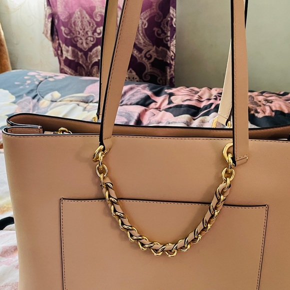 Michael kors bags, brand new and from a smoke free. - Picture 5 of 5